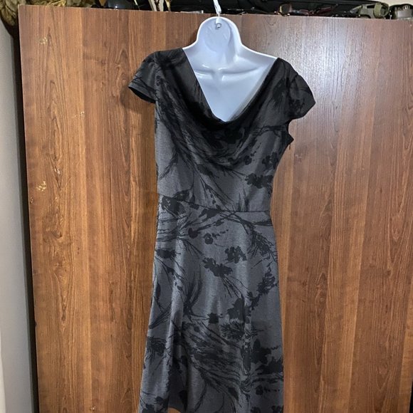 Gray and Black floral short sleeve dress - Picture 3 of 6
